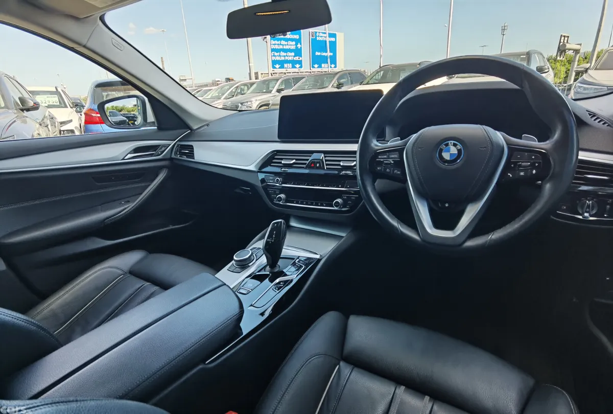 BMW 5-Series Estate, Petrol Plug-in Hybrid, 2022, White