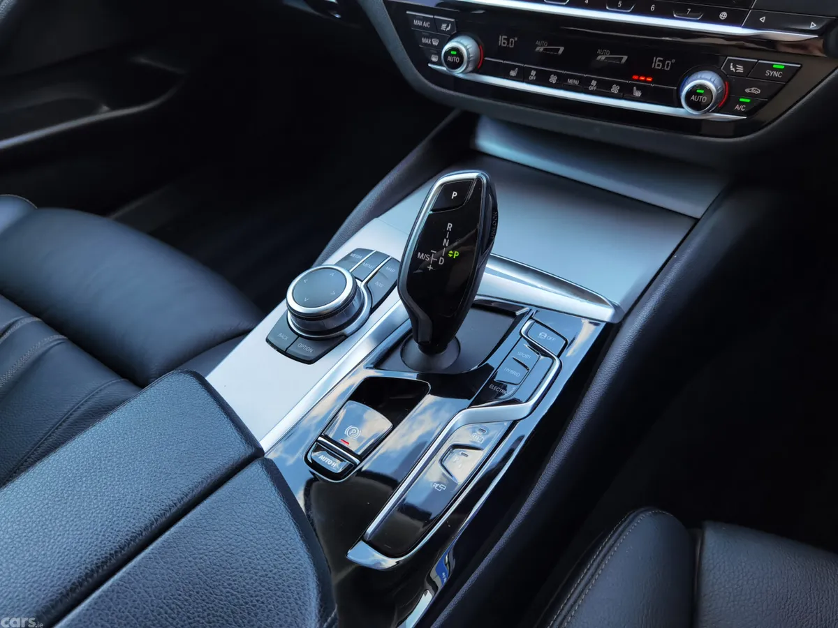 BMW 5-Series Estate, Petrol Plug-in Hybrid, 2022, White