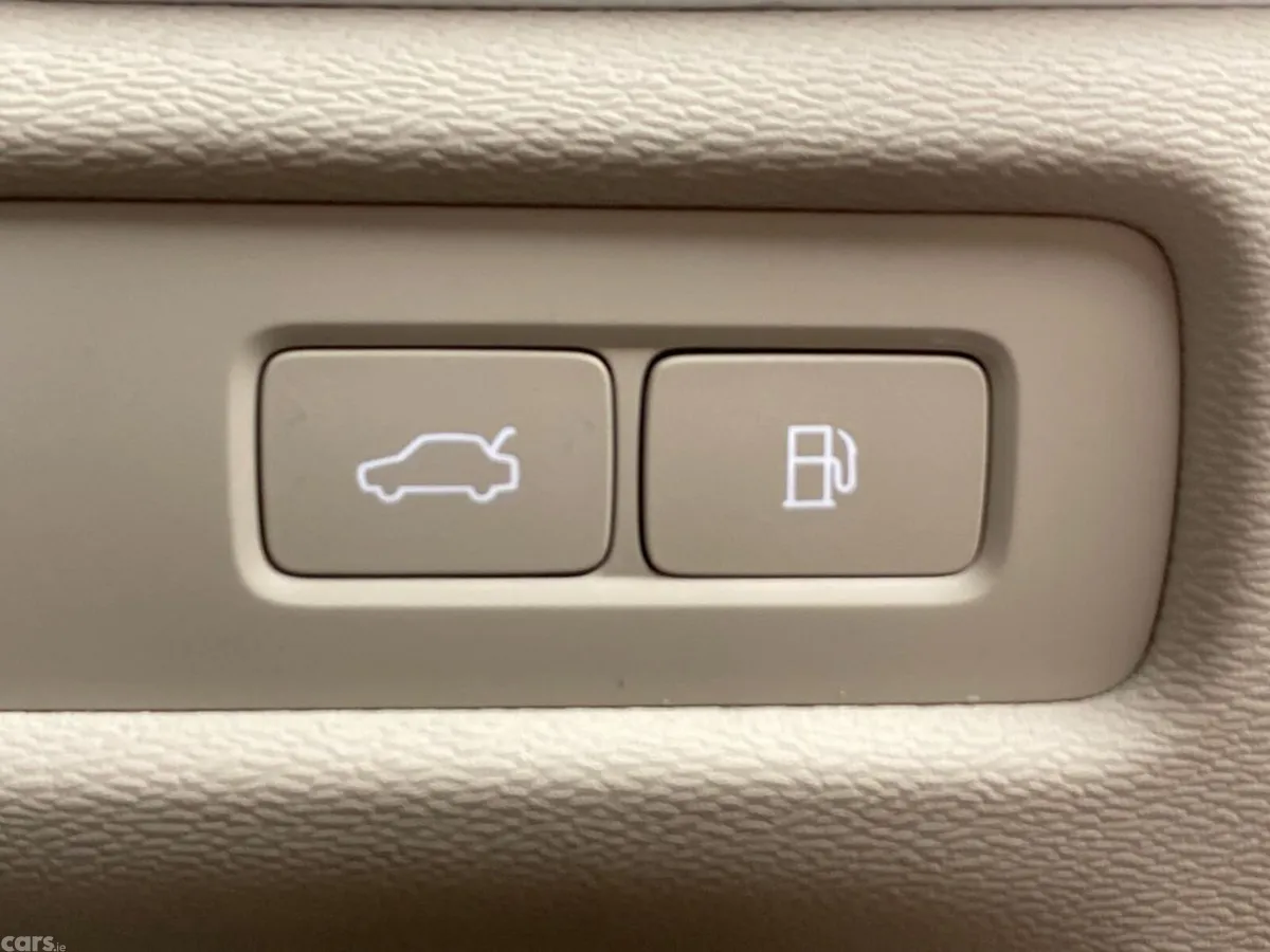 Volvo V60 Estate, Petrol Plug-in Hybrid, 2026, Black