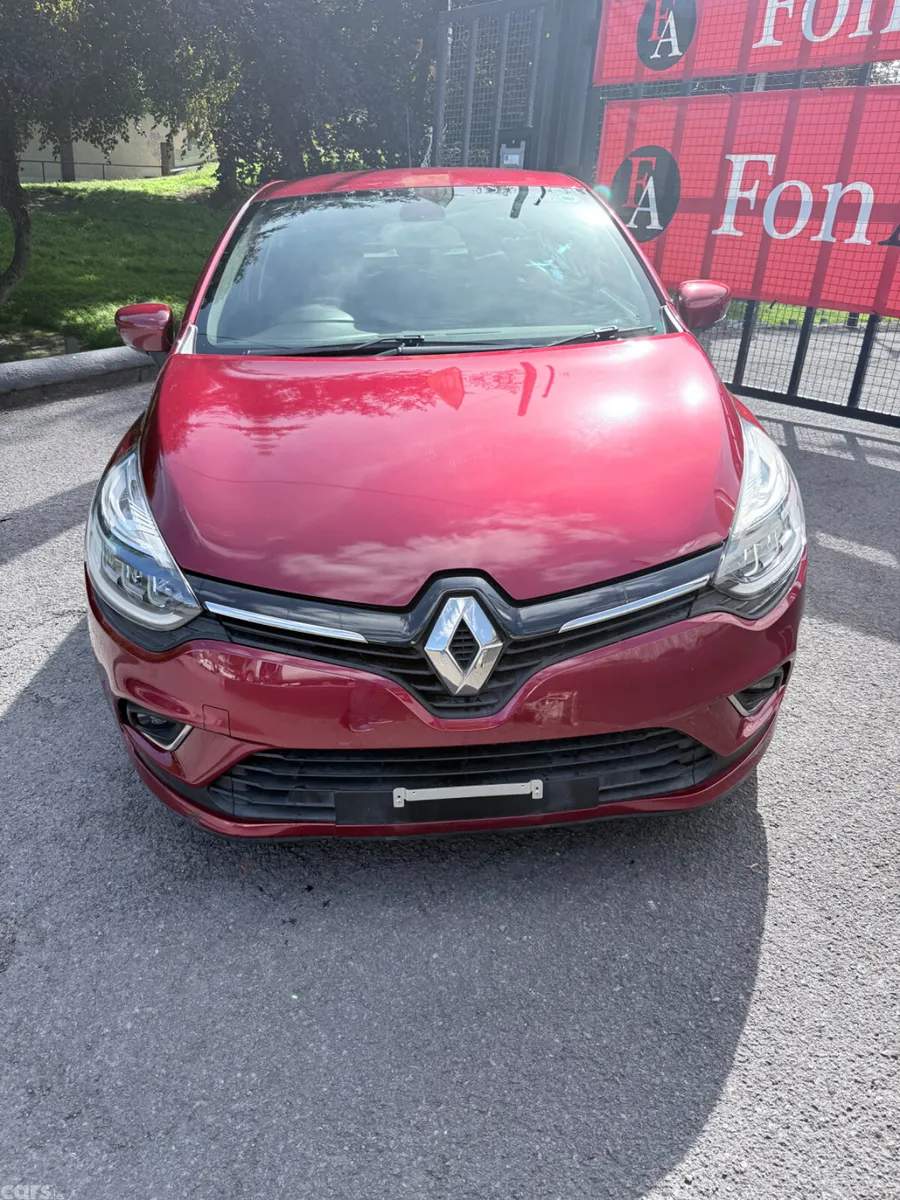 Renault Clio Hatchback, Petrol, 2017, Red