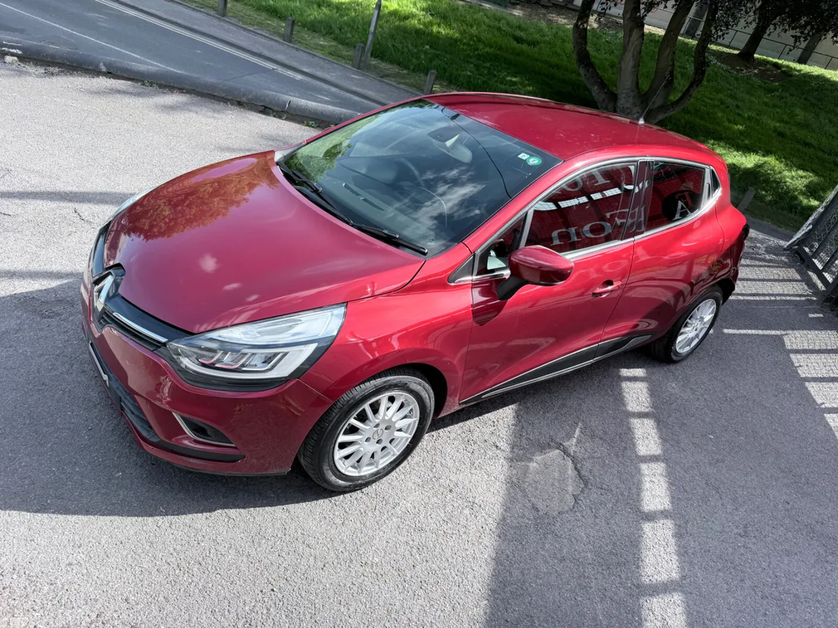 Renault Clio Hatchback, Petrol, 2017, Red
