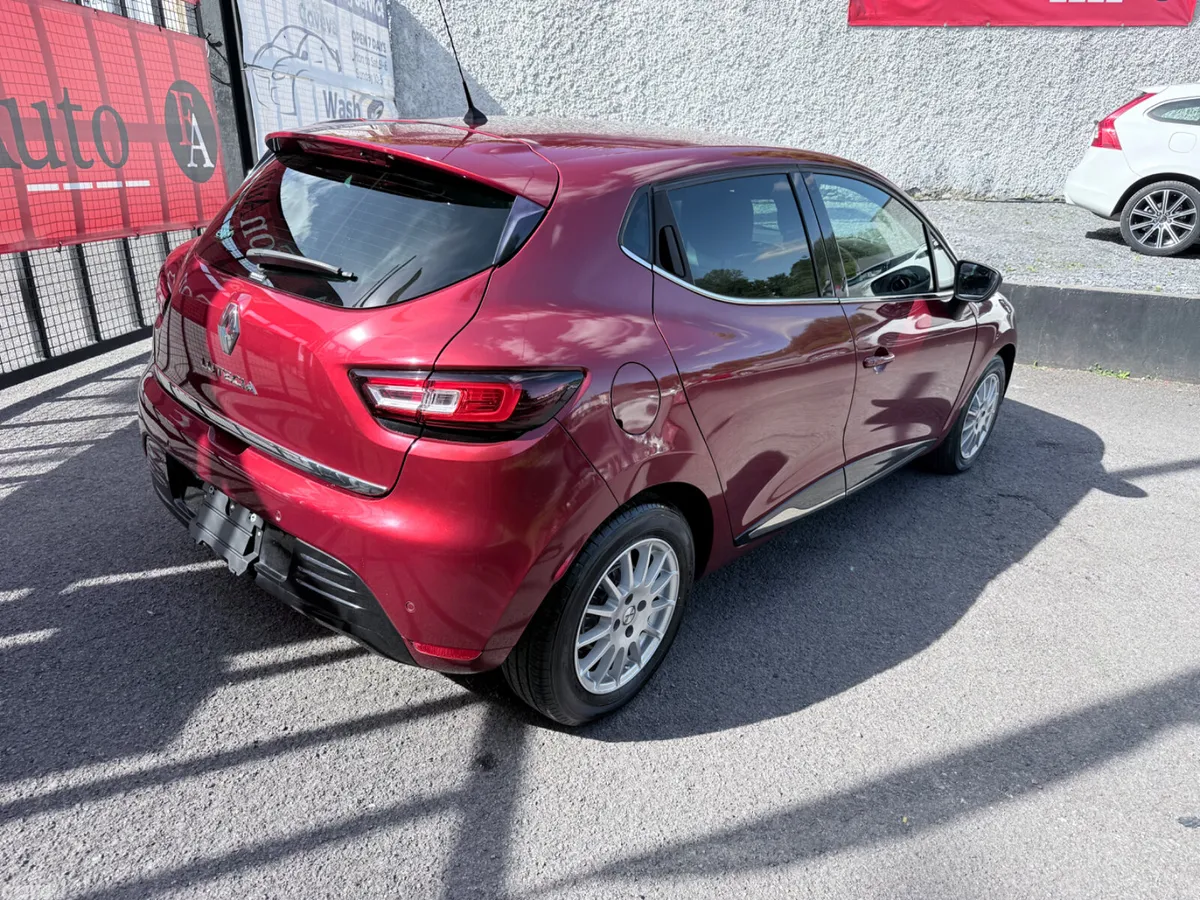 Renault Clio Hatchback, Petrol, 2017, Red