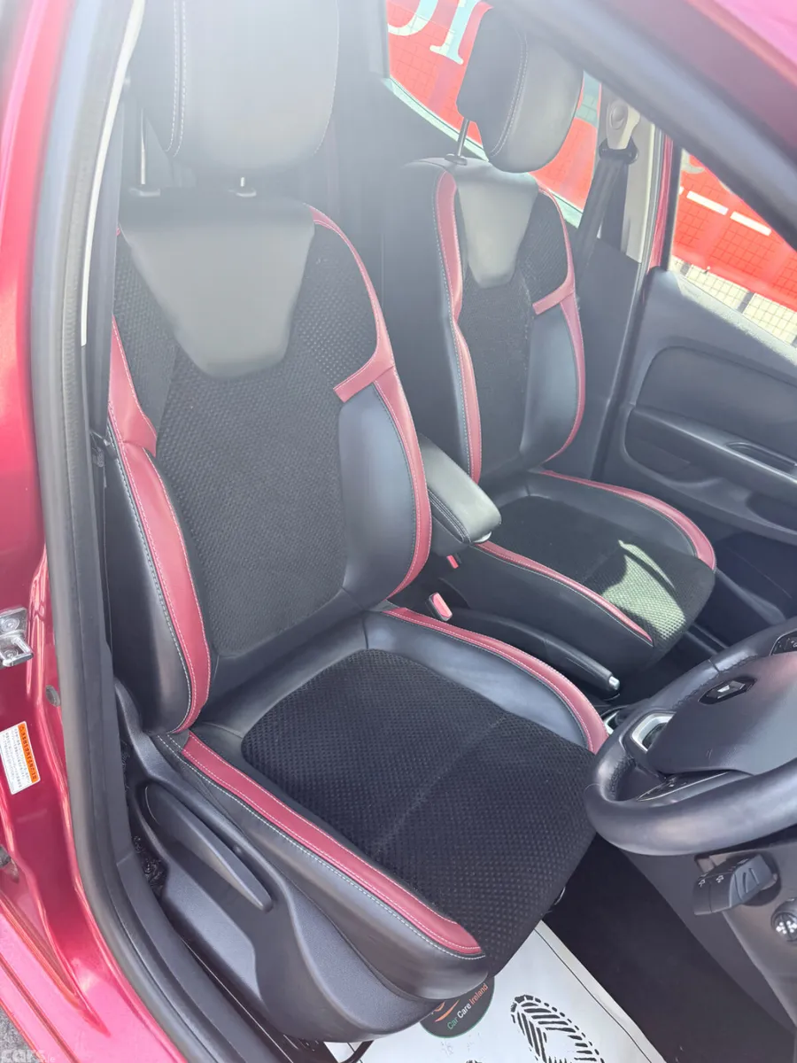Renault Clio Hatchback, Petrol, 2017, Red
