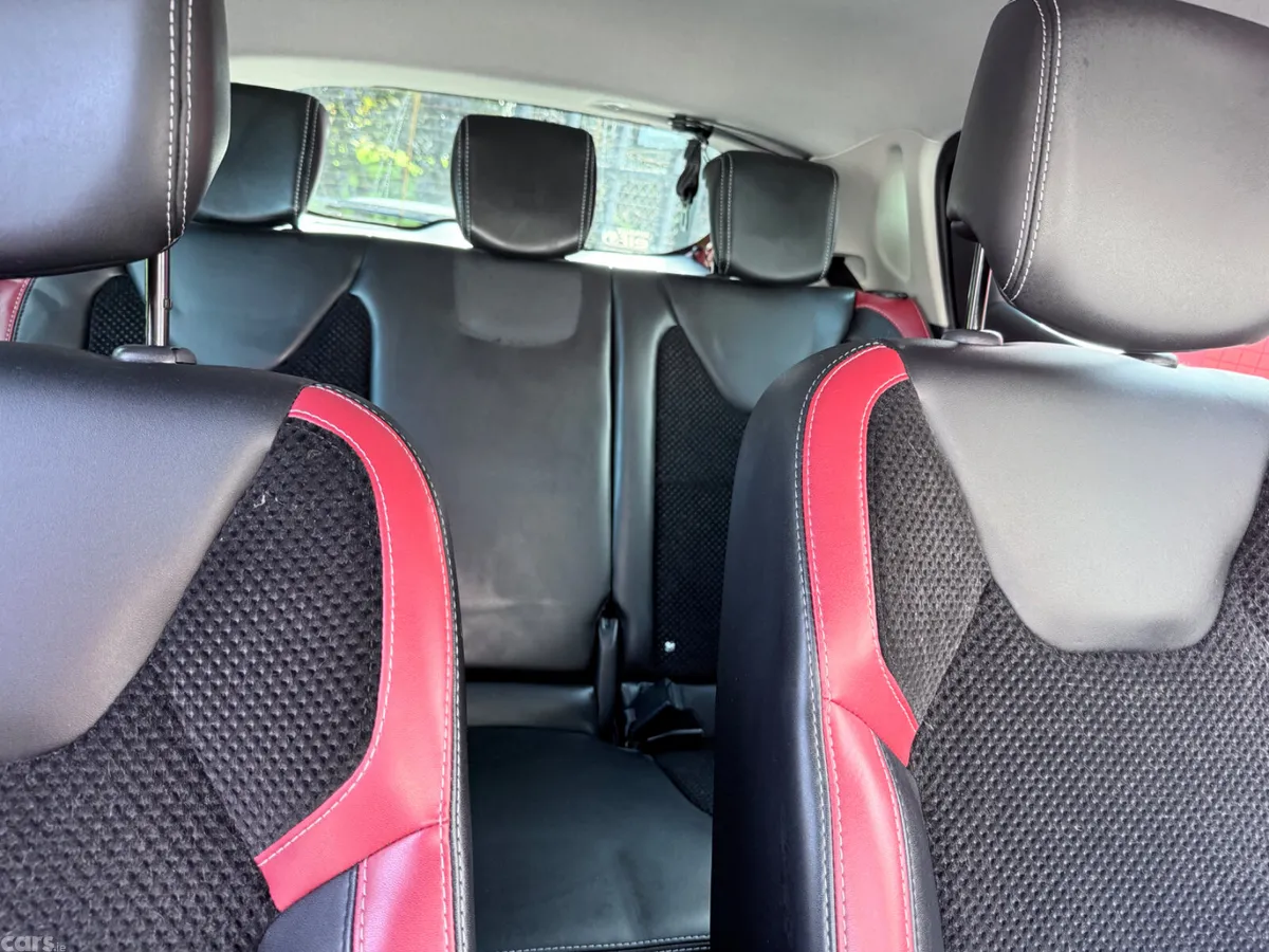 Renault Clio Hatchback, Petrol, 2017, Red