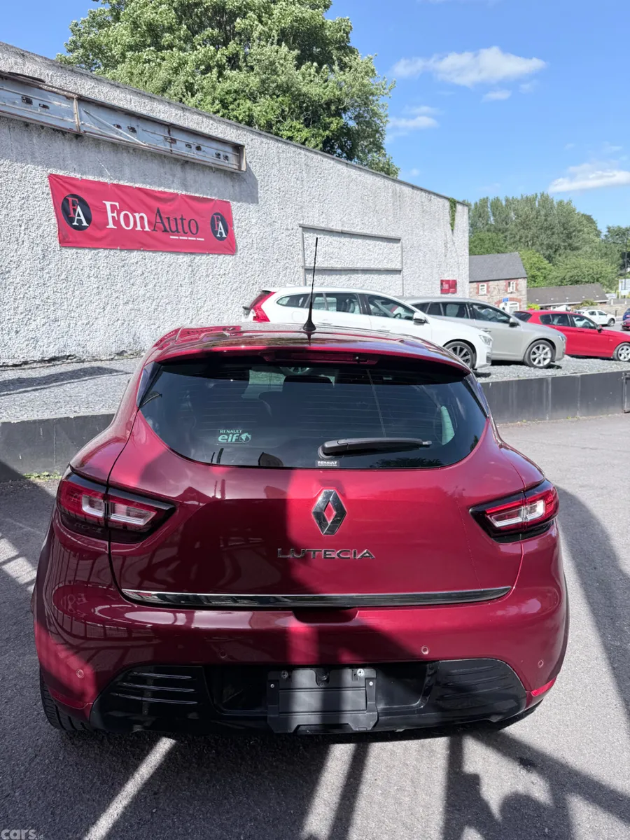 Renault Clio Hatchback, Petrol, 2017, Red