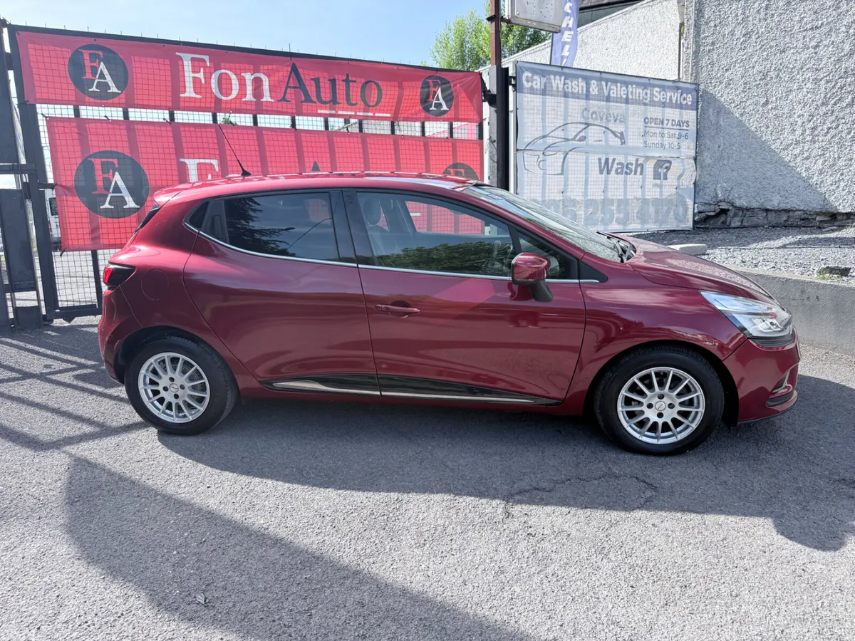 Renault Clio Hatchback, Petrol, 2017, Red