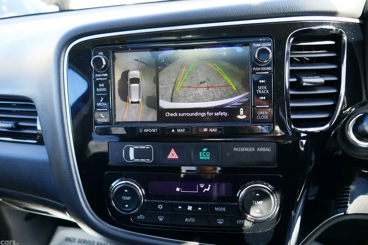 Mitsubishi Outlander SUV, Petrol Hybrid, 2017, White