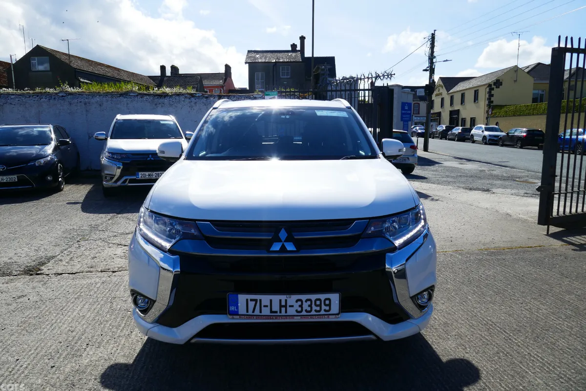 Mitsubishi Outlander SUV, Petrol Hybrid, 2017, White
