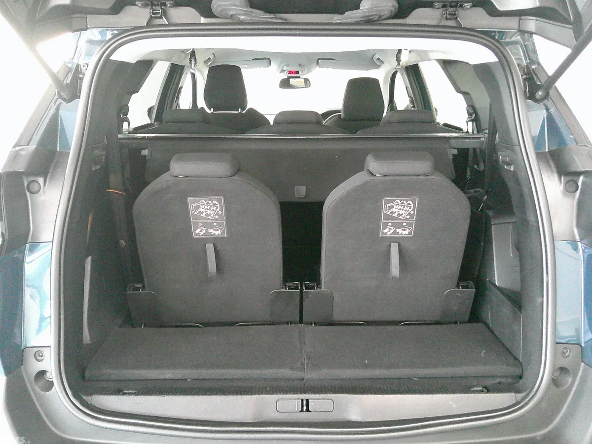 Peugeot 5008 SUV, Diesel, 2022, Blue