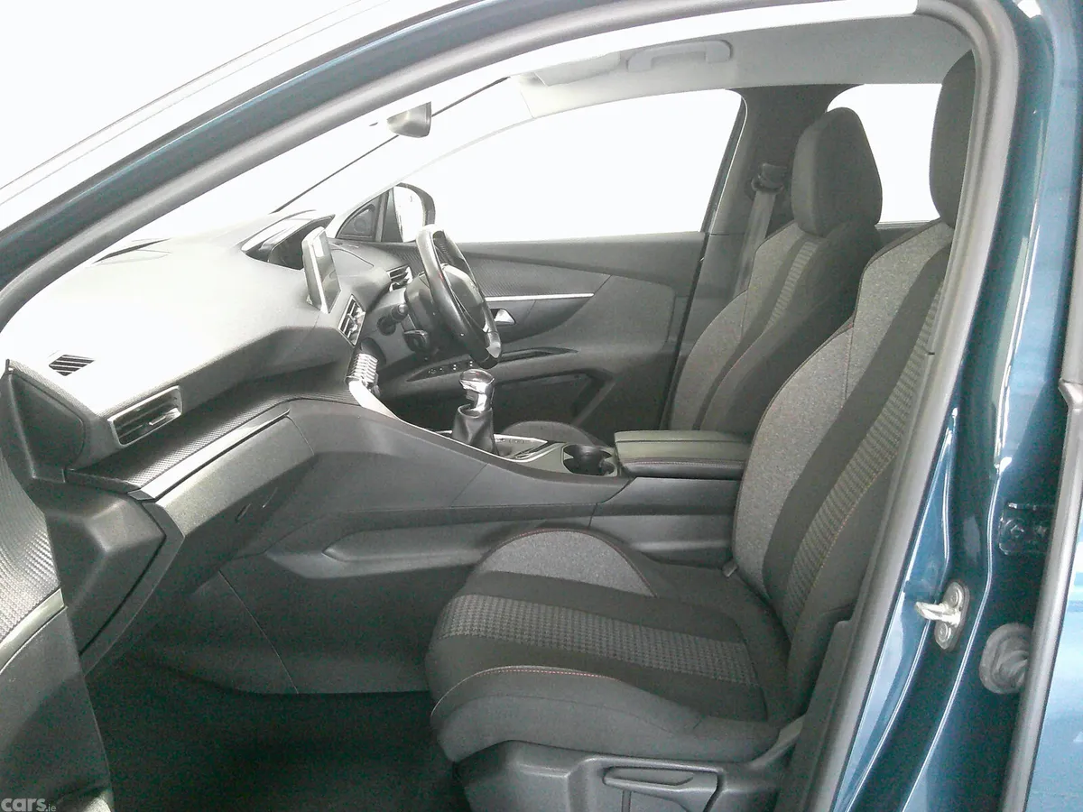 Peugeot 5008 SUV, Diesel, 2022, Blue