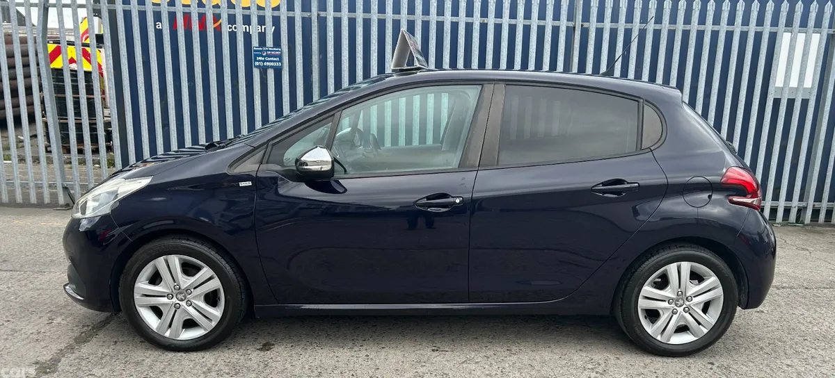 Peugeot 208 Hatchback, Petrol, 2016, Red