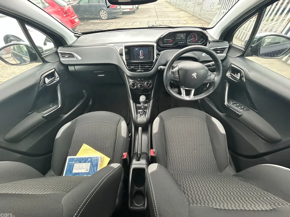 Peugeot 208 Hatchback, Petrol, 2016, Red