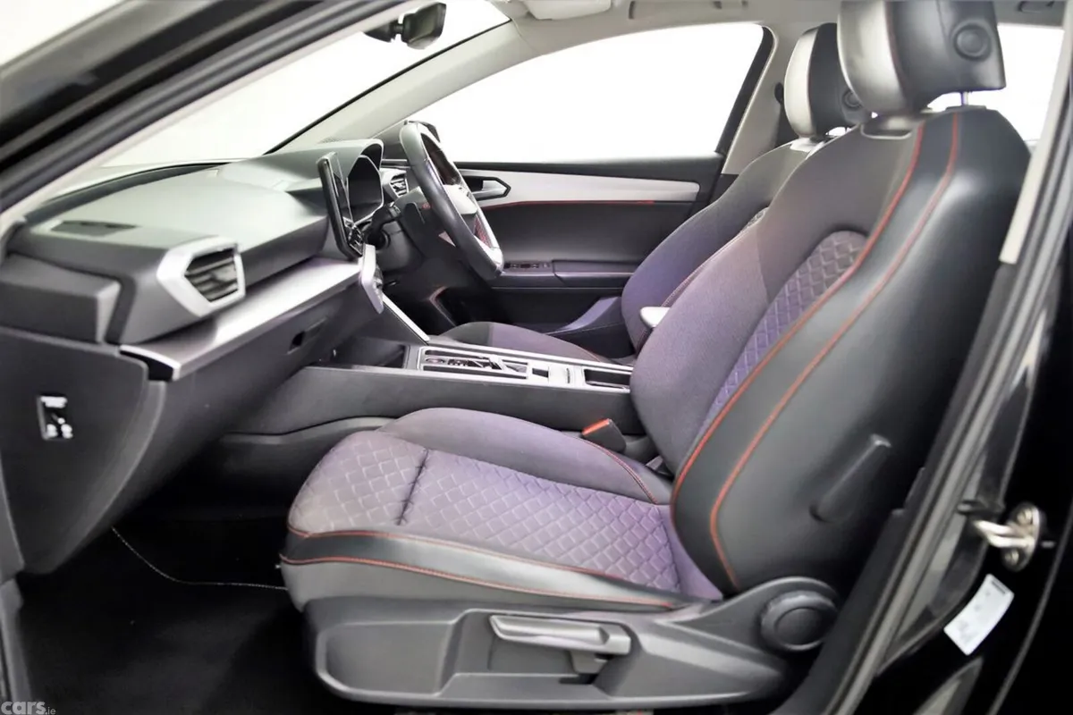 SEAT Leon Hatchback, Petrol Plug-in Hybrid, 2021, Black