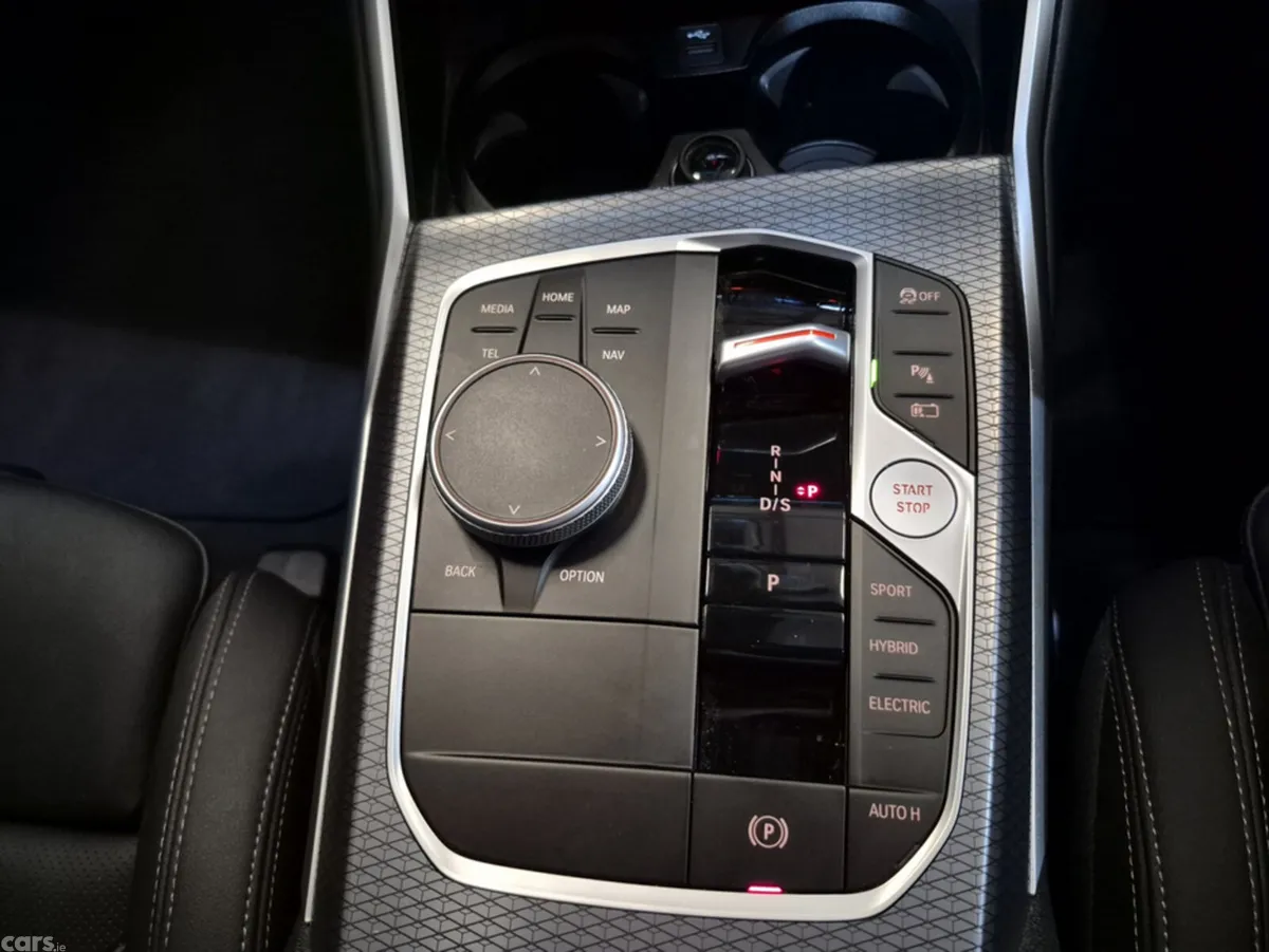 BMW 3-Series Estate, Petrol Plug-in Hybrid, 2024, Blue
