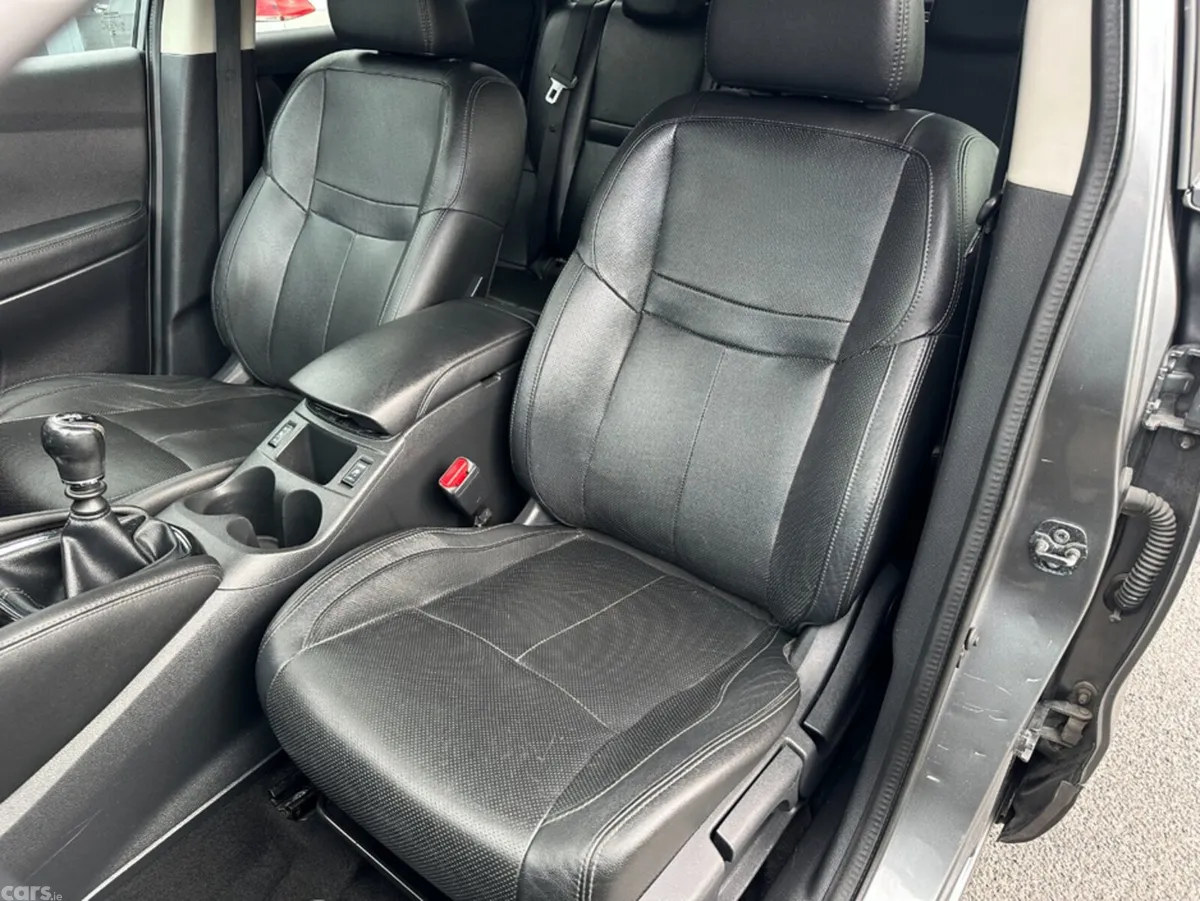 Nissan Qashqai SUV, Diesel, 2016, Grey