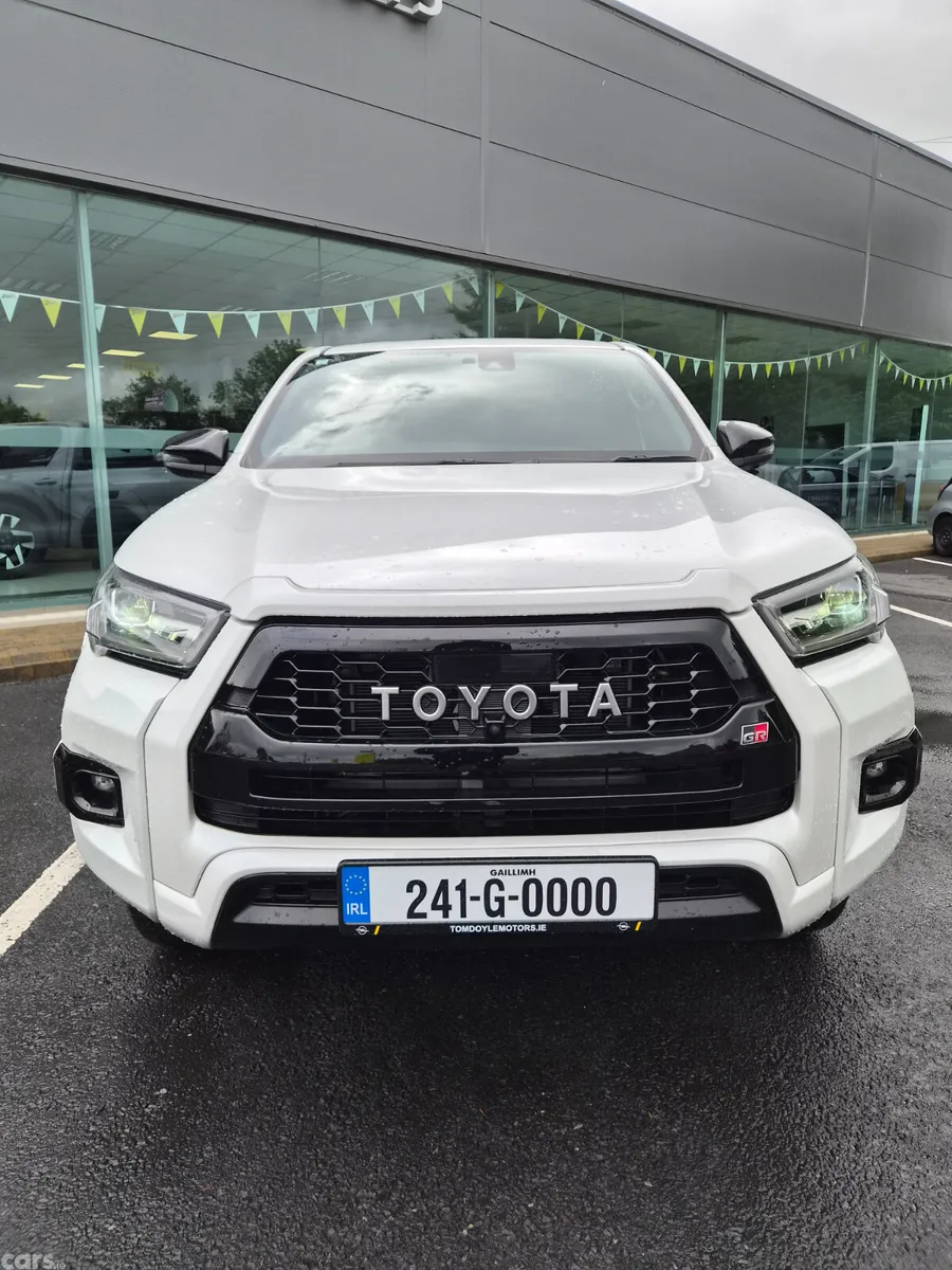 Toyota Hilux Pick Up, Diesel, 2024, White