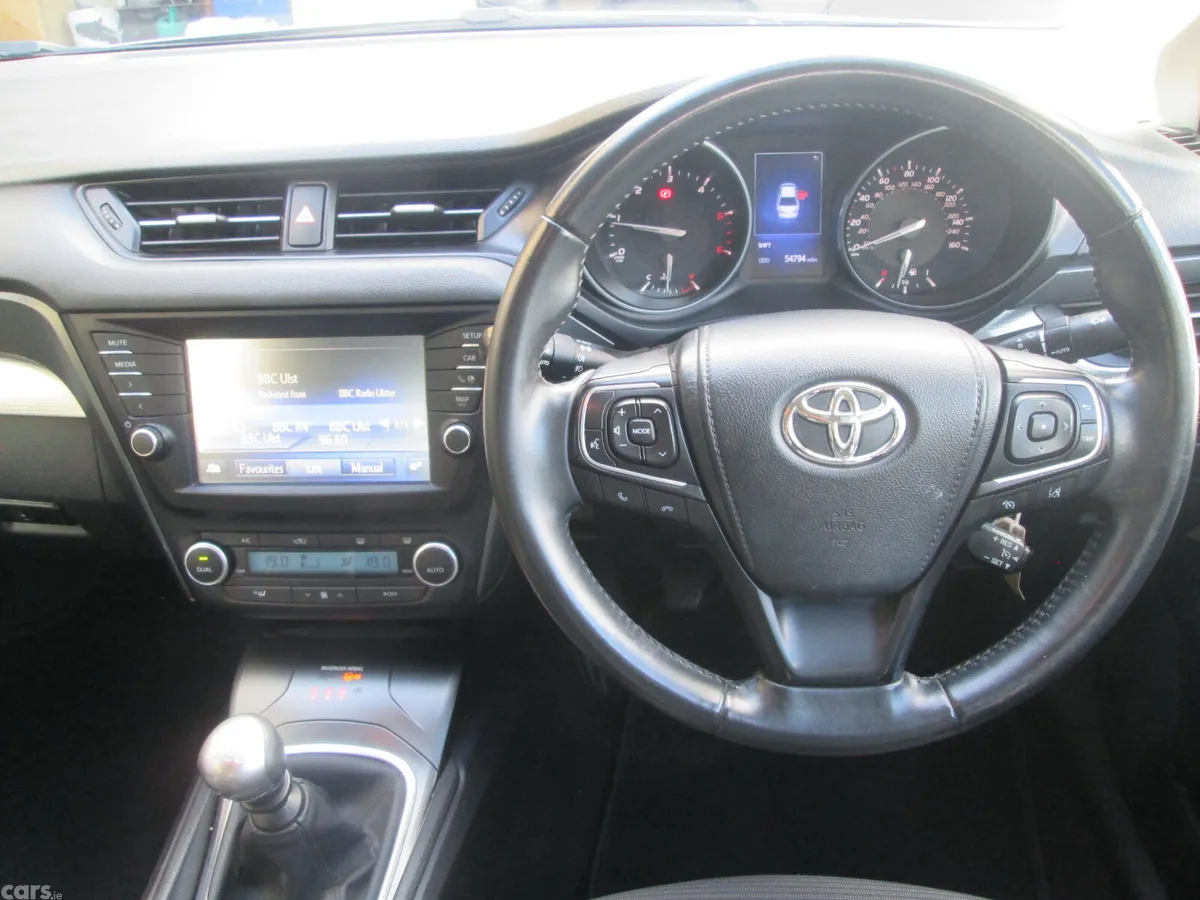Toyota Avensis Saloon, Diesel, 2015, Silver