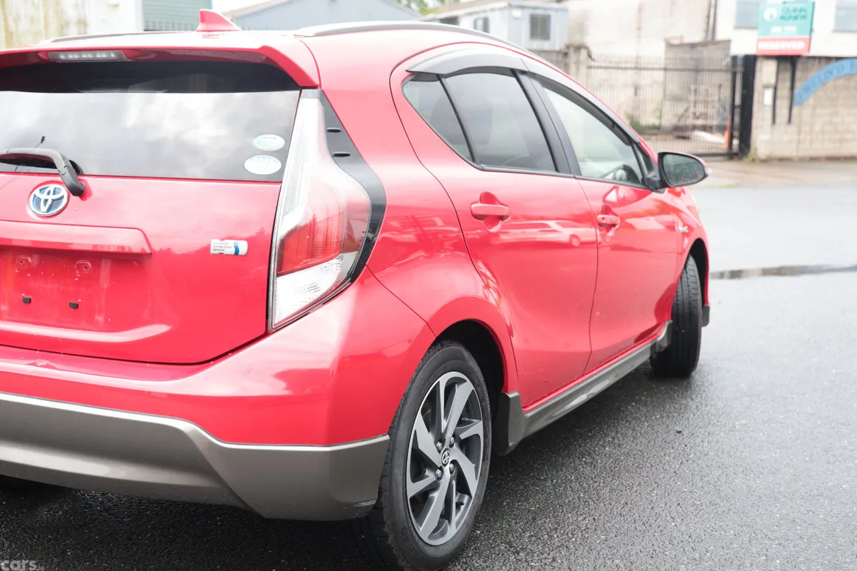 Toyota Aqua Hatchback, Petrol Hybrid, 2015, Red
