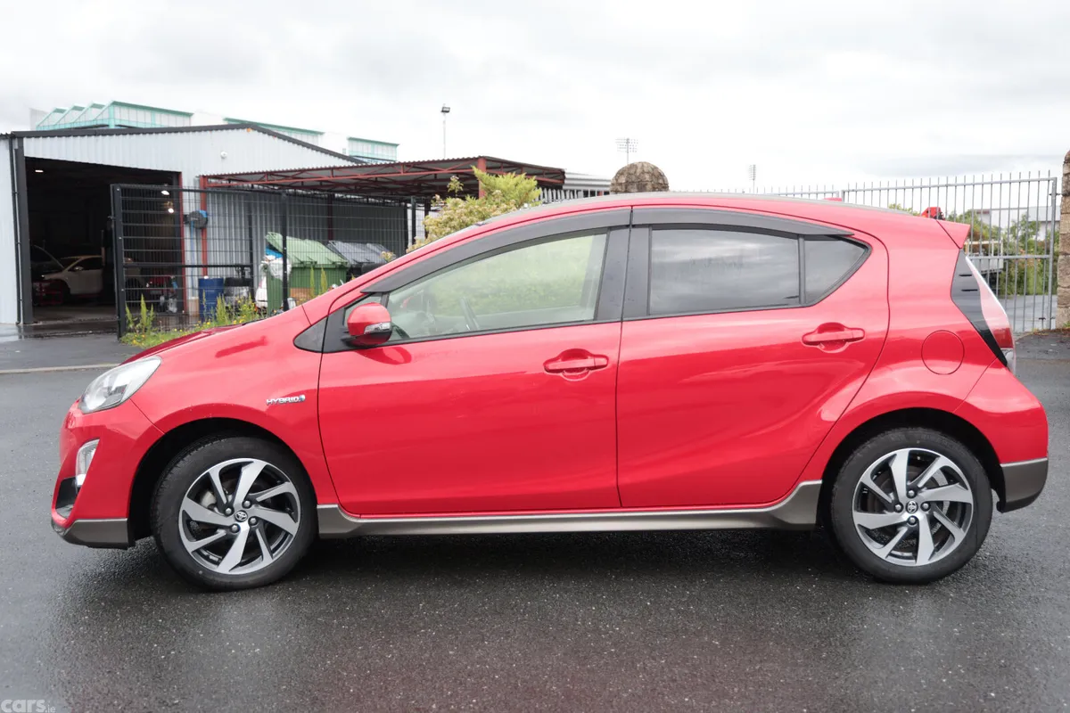 Toyota Aqua Hatchback, Petrol Hybrid, 2015, Red