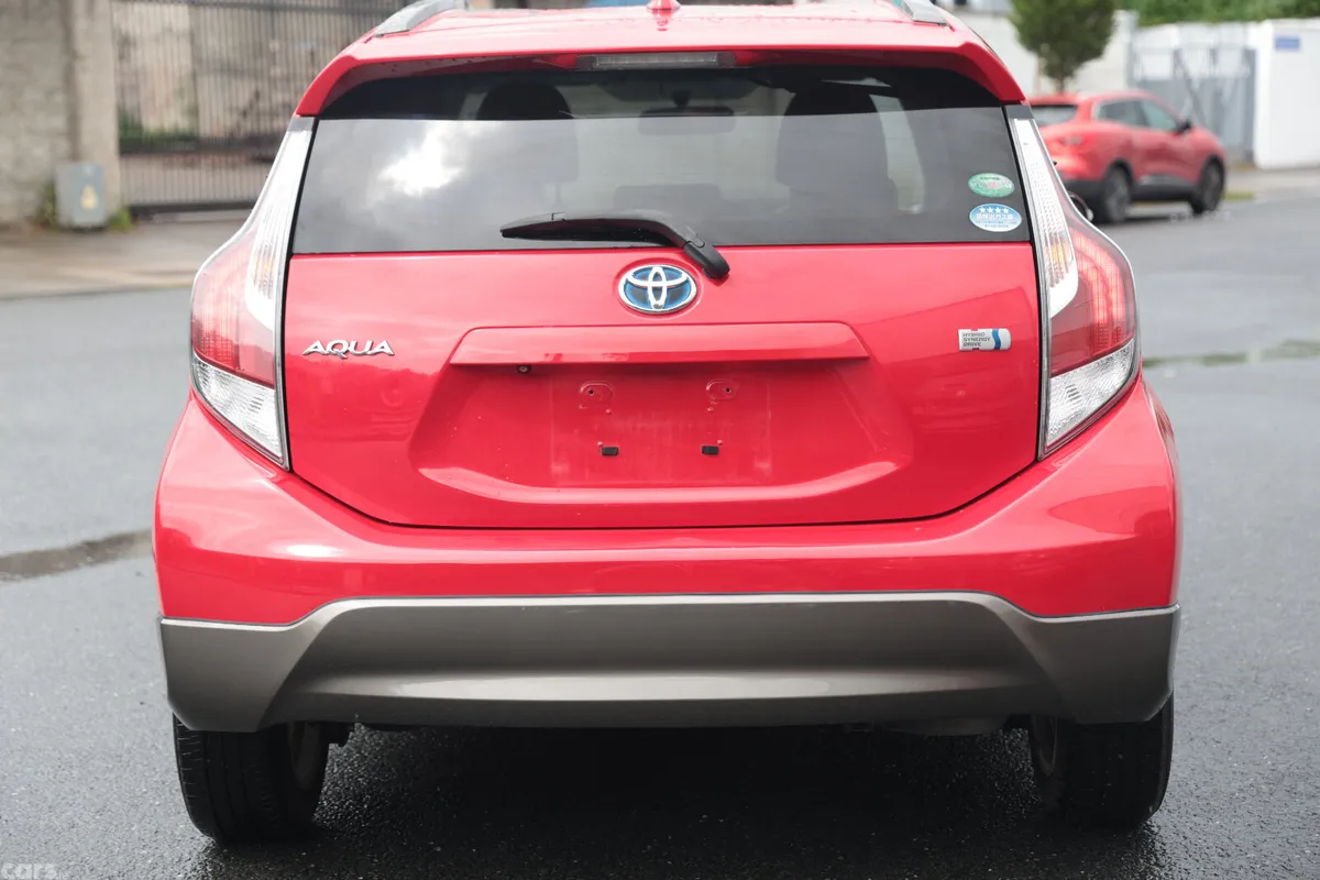 Toyota Aqua Hatchback, Petrol Hybrid, 2015, Red