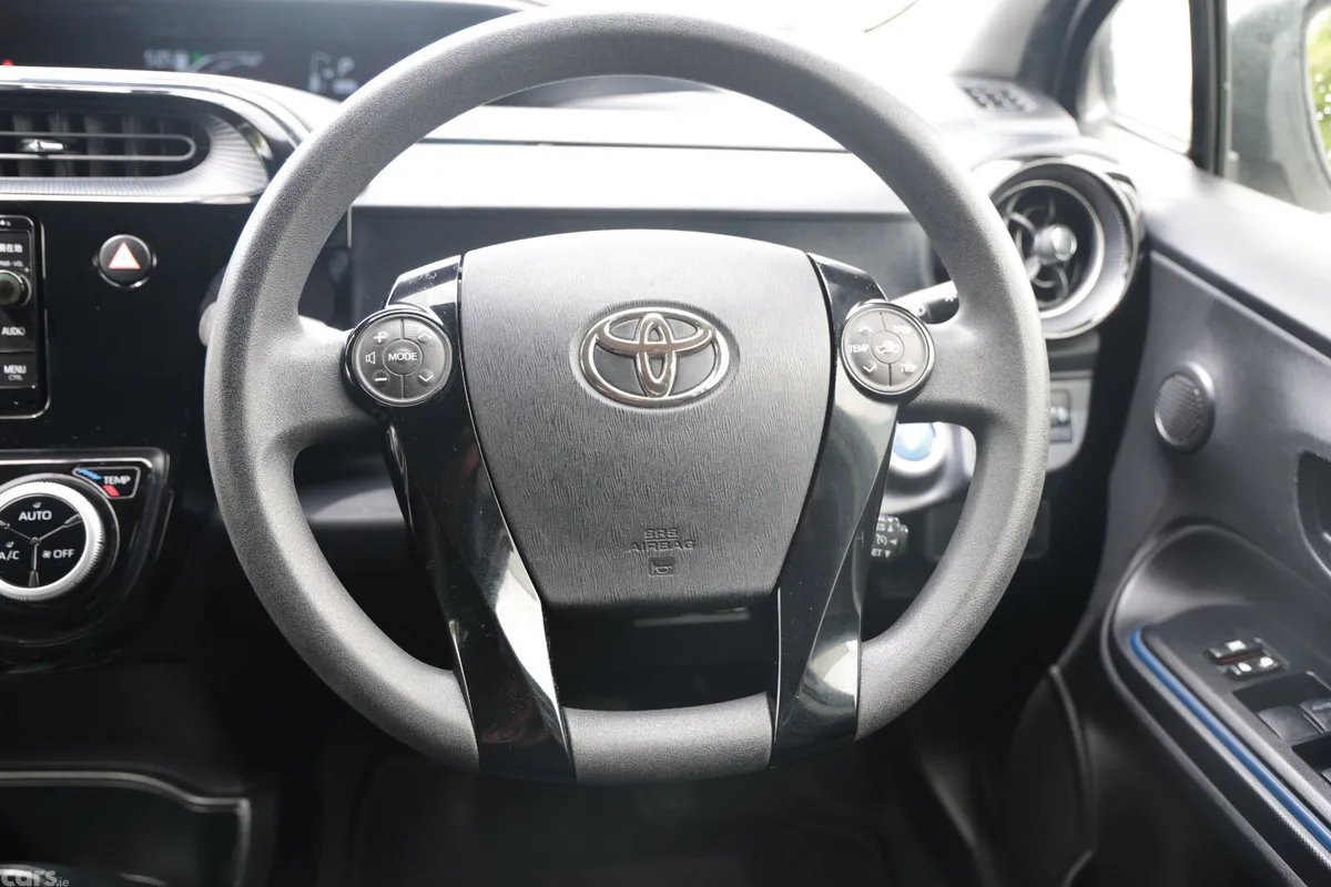 Toyota Aqua Hatchback, Petrol Hybrid, 2016, White