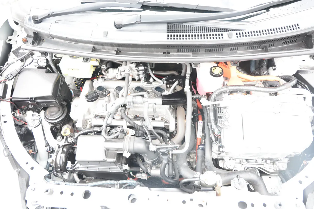 Toyota Aqua Hatchback, Petrol Hybrid, 2016, White