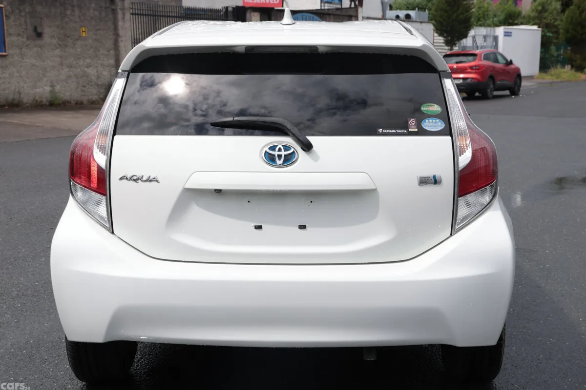 Toyota Aqua Hatchback, Petrol Hybrid, 2016, White