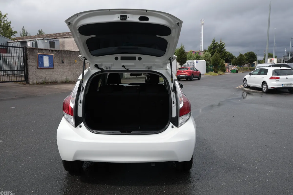 Toyota Aqua Hatchback, Petrol Hybrid, 2016, White