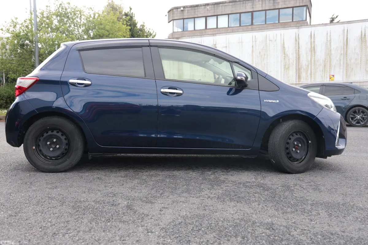 Toyota Vitz Hatchback, Petrol Hybrid, 2019, Blue