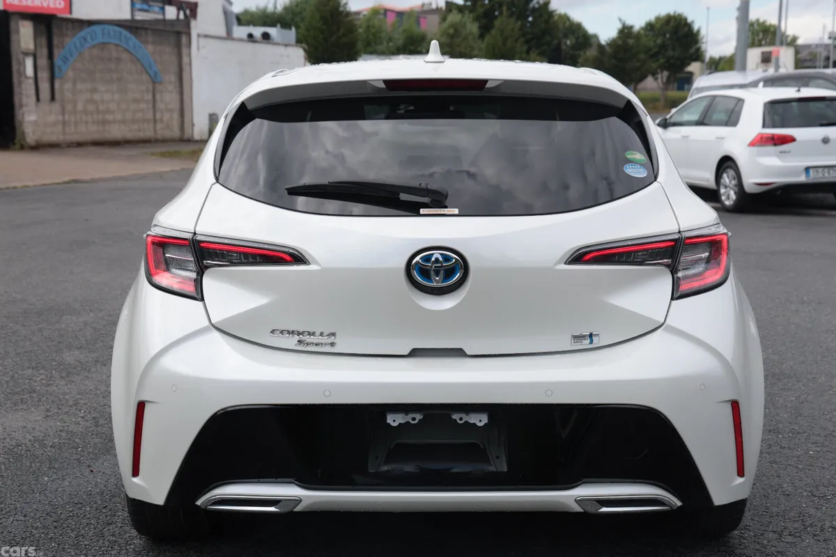 Toyota Corolla Hatchback, Petrol Hybrid, 2018, White
