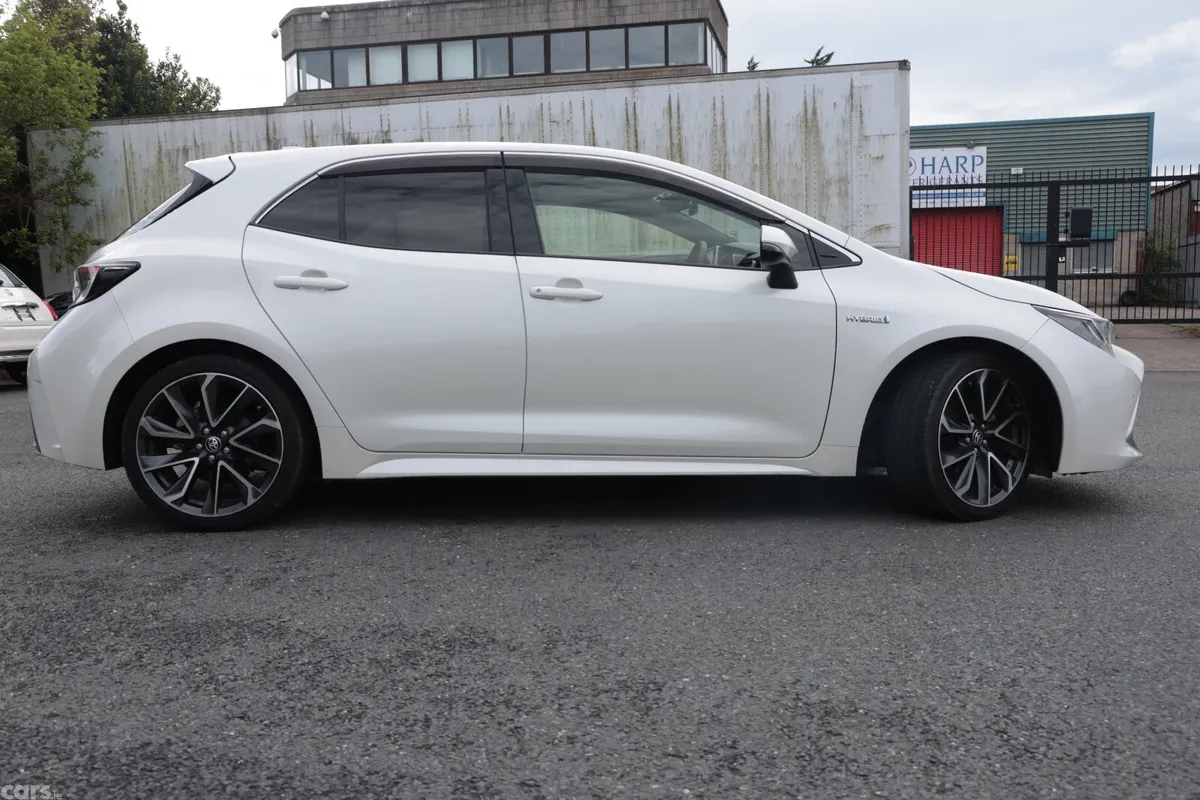 Toyota Corolla Hatchback, Petrol Hybrid, 2018, White