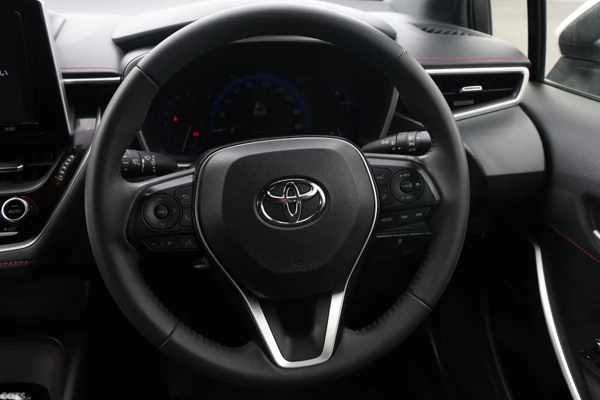 Toyota Corolla Hatchback, Petrol Hybrid, 2018, White