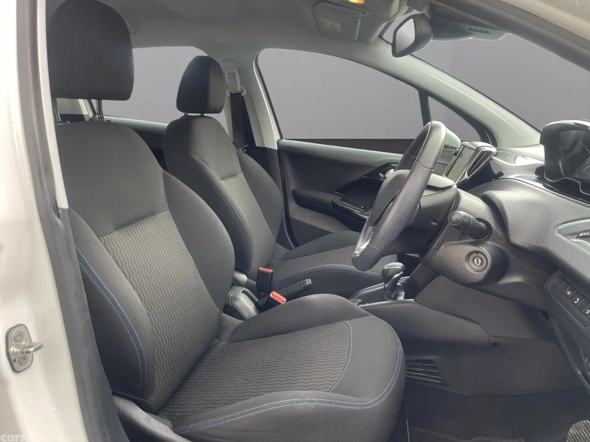 Peugeot 208 Hatchback, Petrol, 2018, White