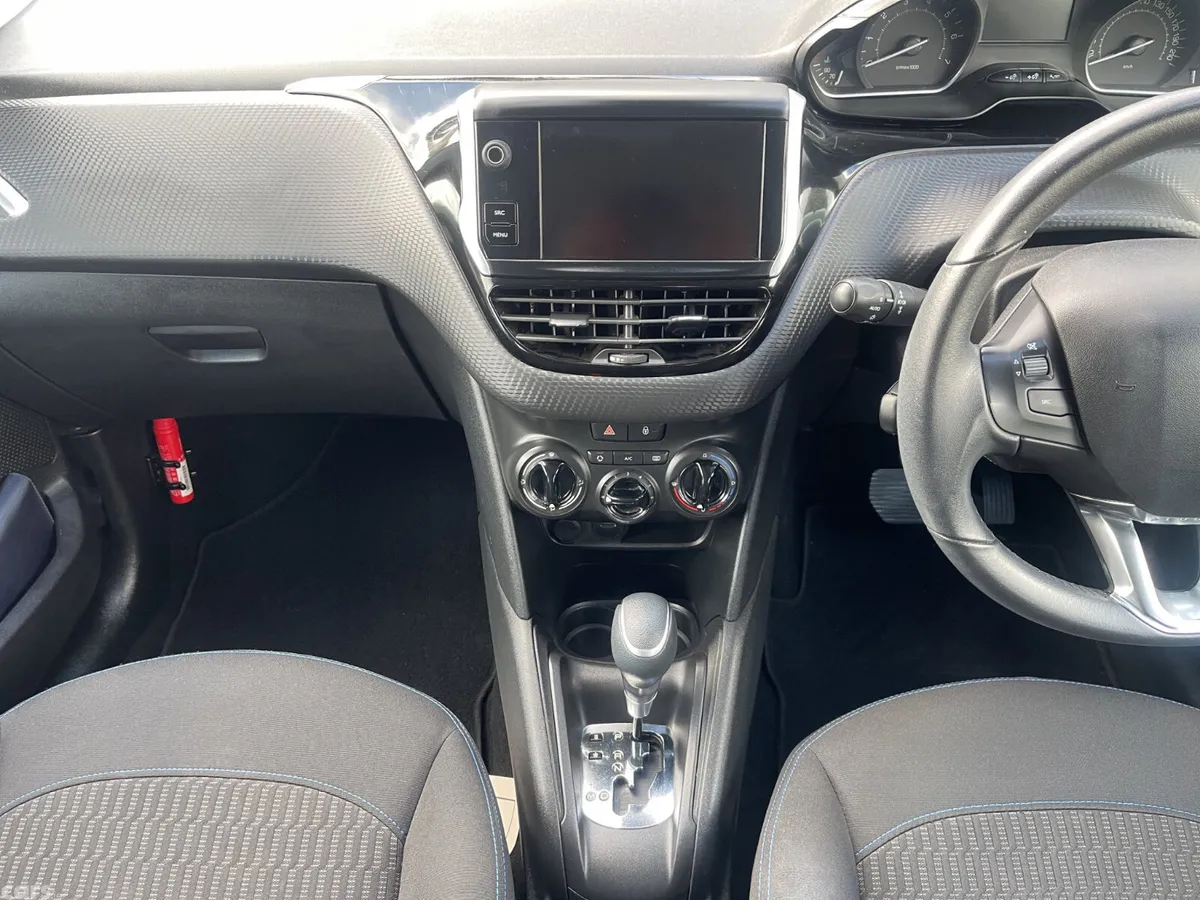 Peugeot 208 Hatchback, Petrol, 2018, White