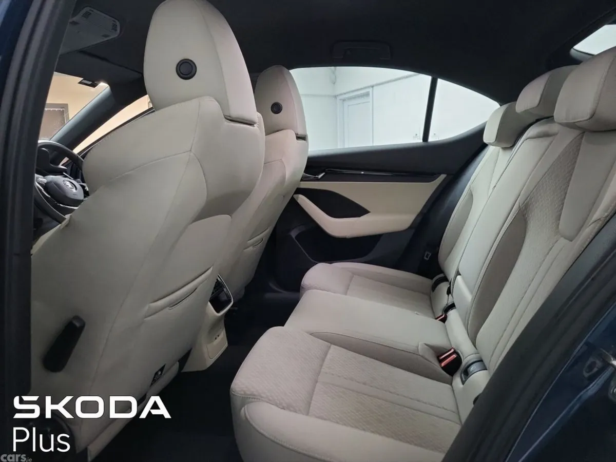 Skoda Octavia Saloon, Petrol, 2023, Blue