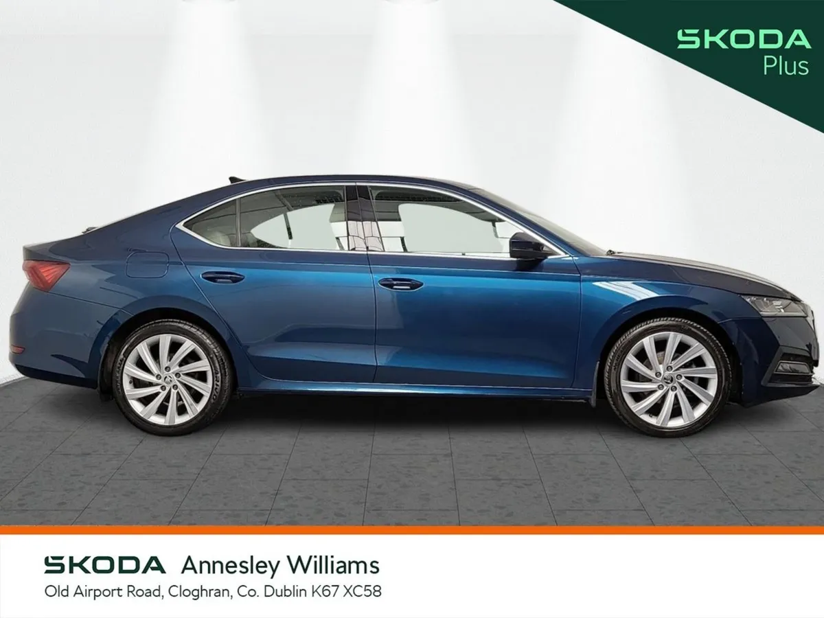 Skoda Octavia Saloon, Petrol, 2023, Blue