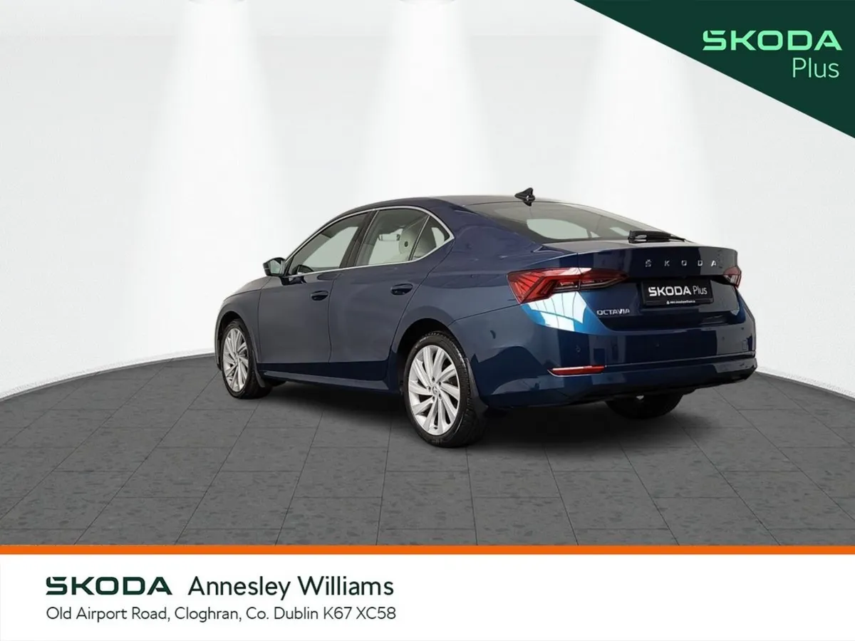 Skoda Octavia Saloon, Petrol, 2023, Blue