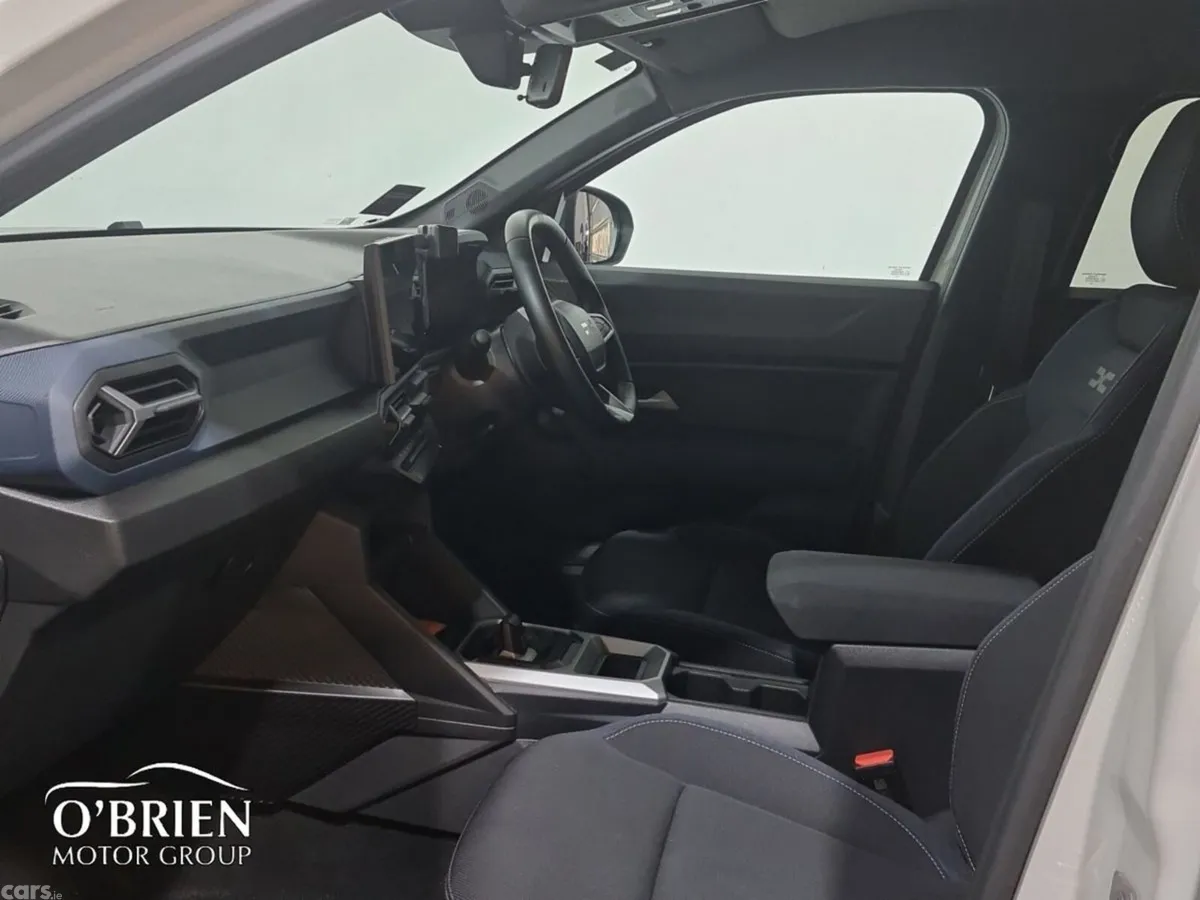 Dacia Duster SUV, Petrol Hybrid, 2025, Grey