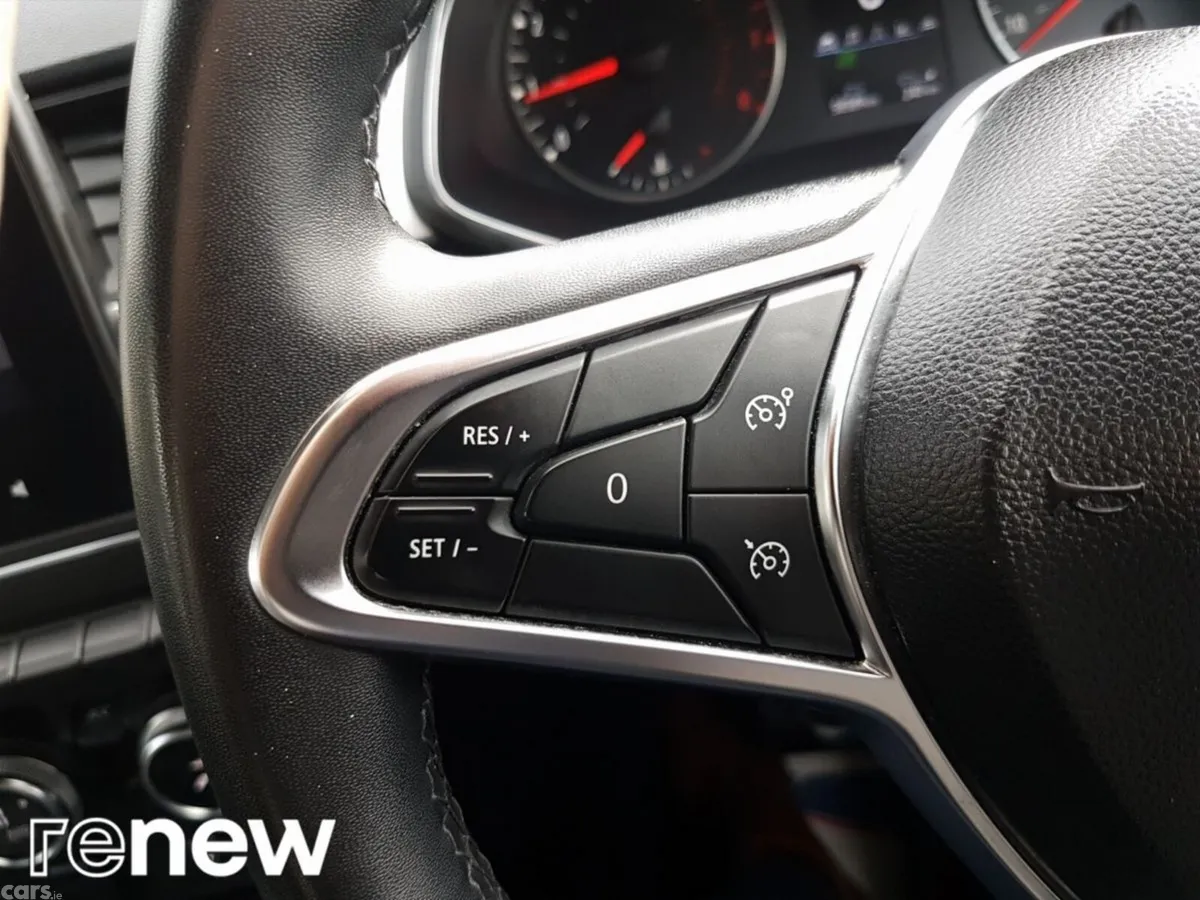 Renault Captur Hatchback, Petrol, 2022, Grey