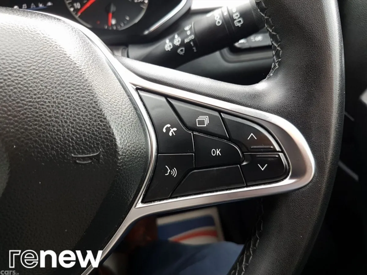 Renault Captur Hatchback, Petrol, 2022, Grey