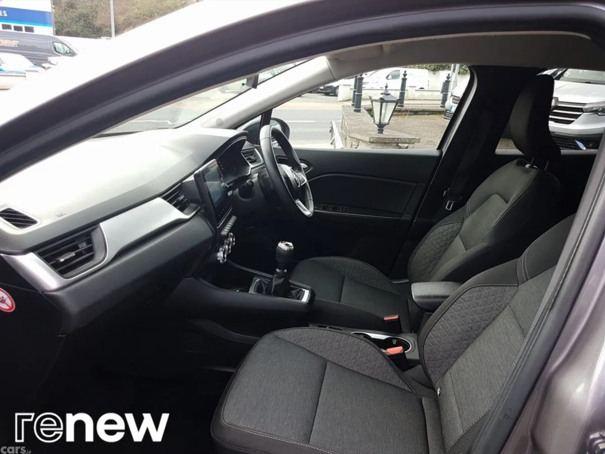 Renault Captur Hatchback, Petrol, 2022, Grey
