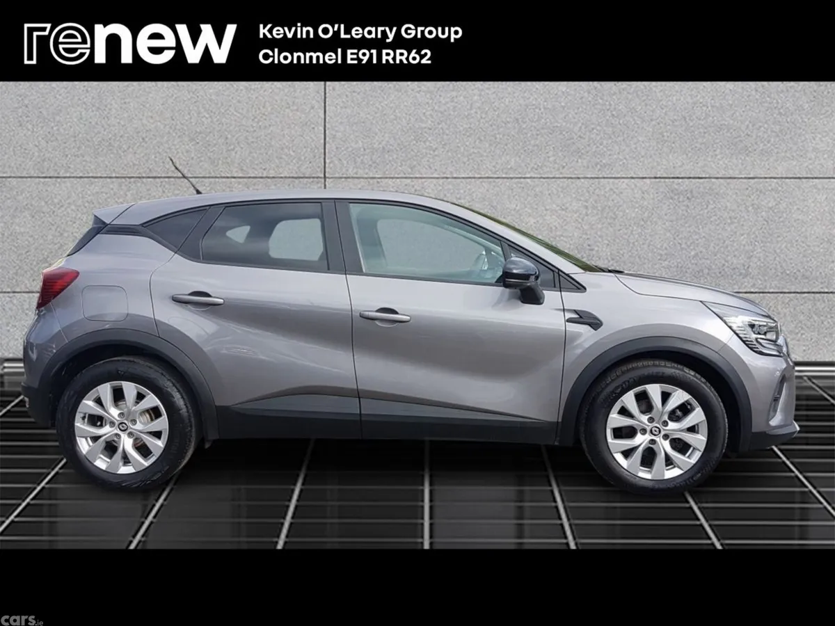 Renault Captur Hatchback, Petrol, 2022, Grey