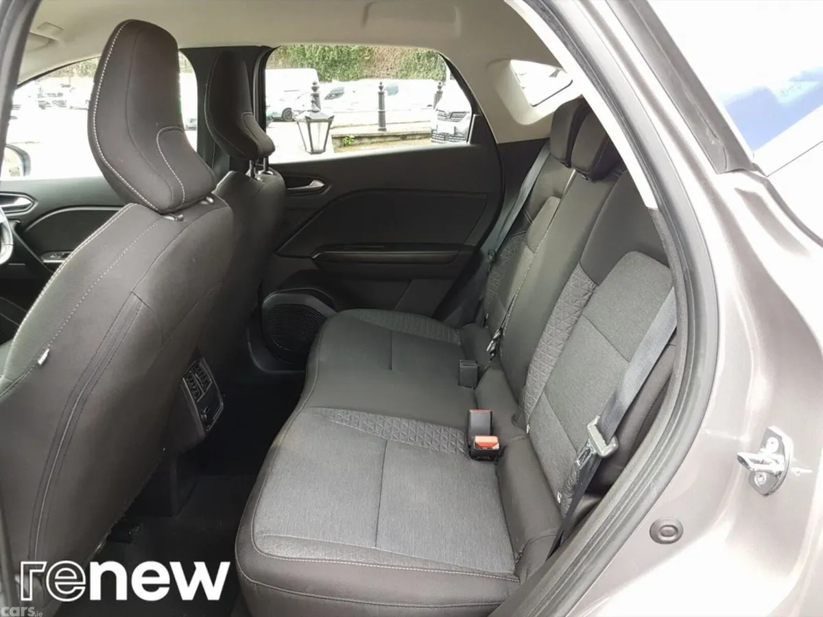 Renault Captur Hatchback, Petrol, 2022, Grey