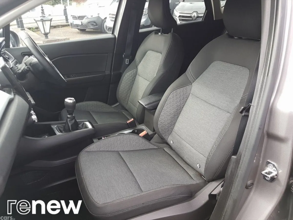 Renault Captur Hatchback, Petrol, 2022, Grey