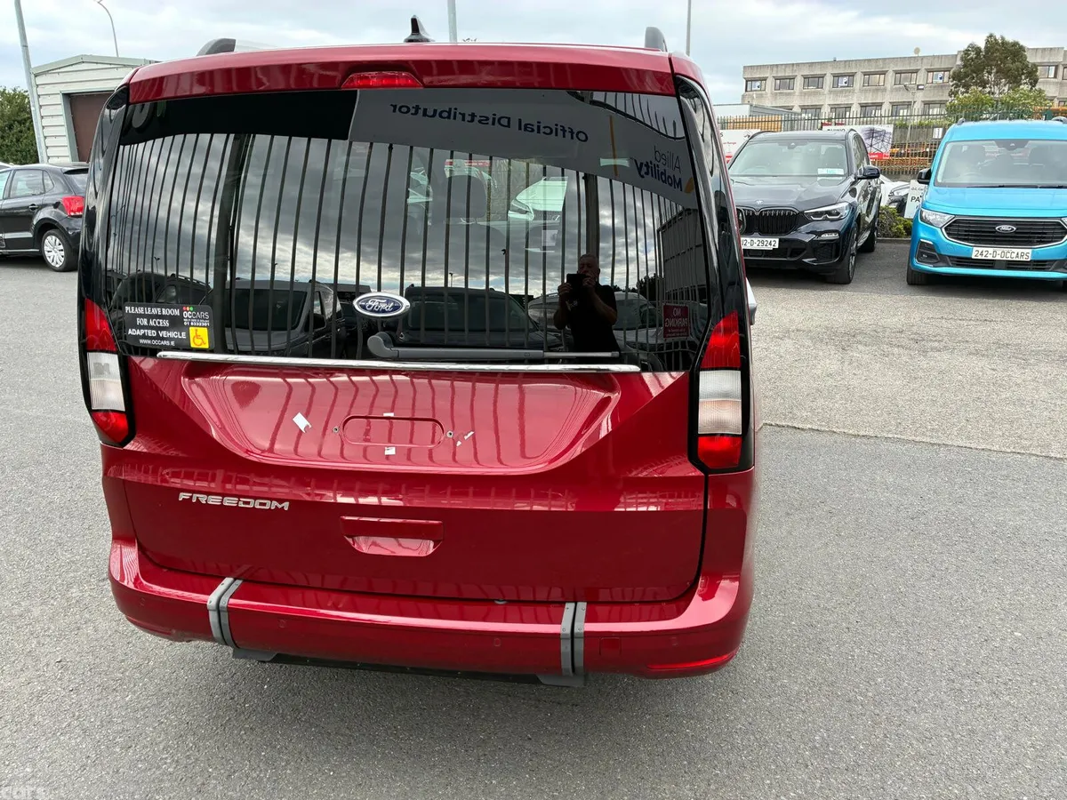 Ford Tourneo Connect MPV, Diesel, 2024, Red