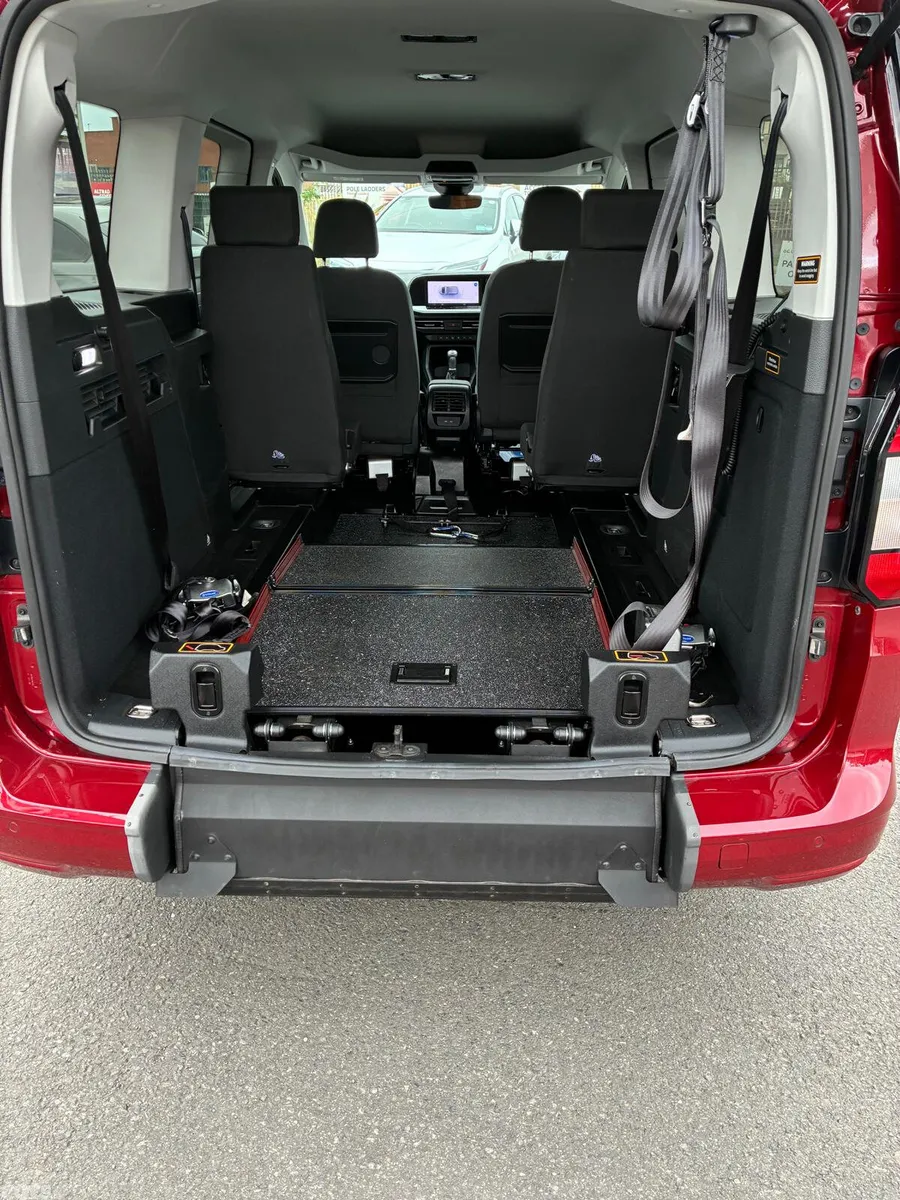 Ford Tourneo Connect MPV, Diesel, 2024, Red