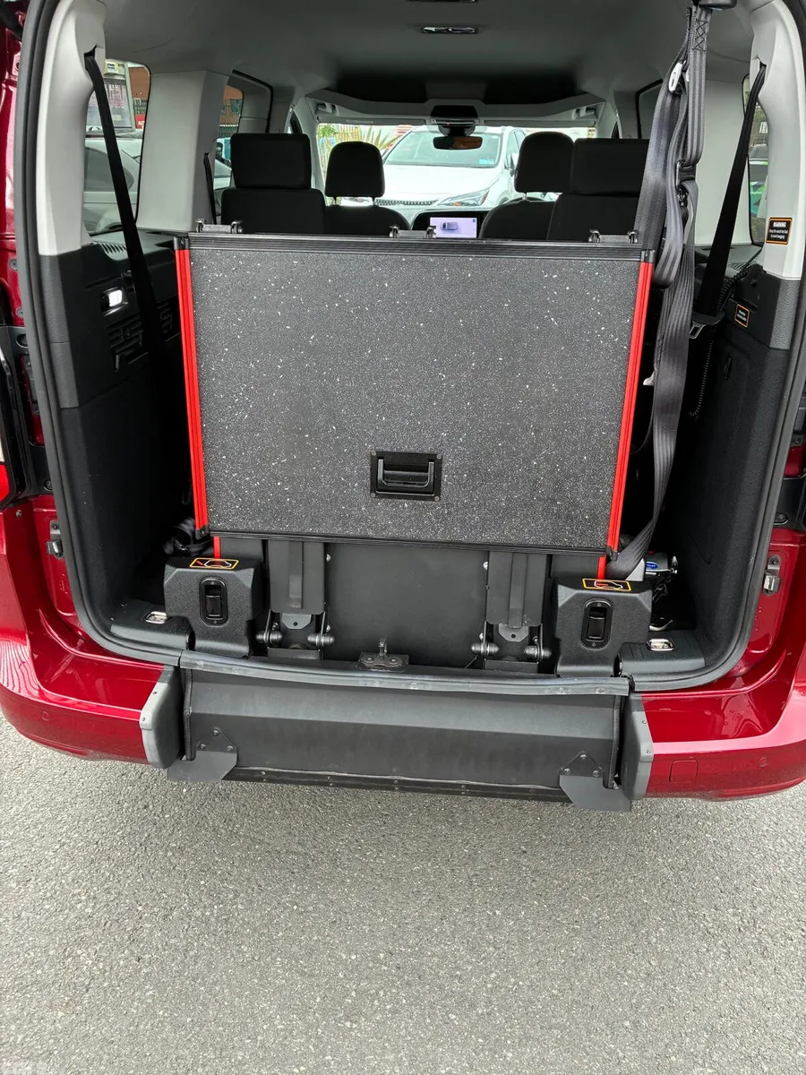 Ford Tourneo Connect MPV, Diesel, 2024, Red