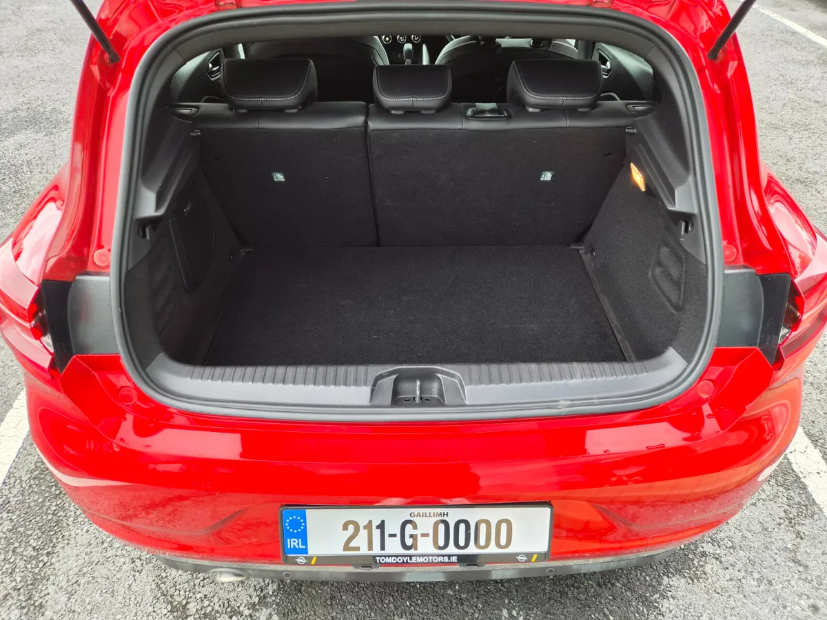 Renault Clio Hatchback, Petrol, 2021, Red