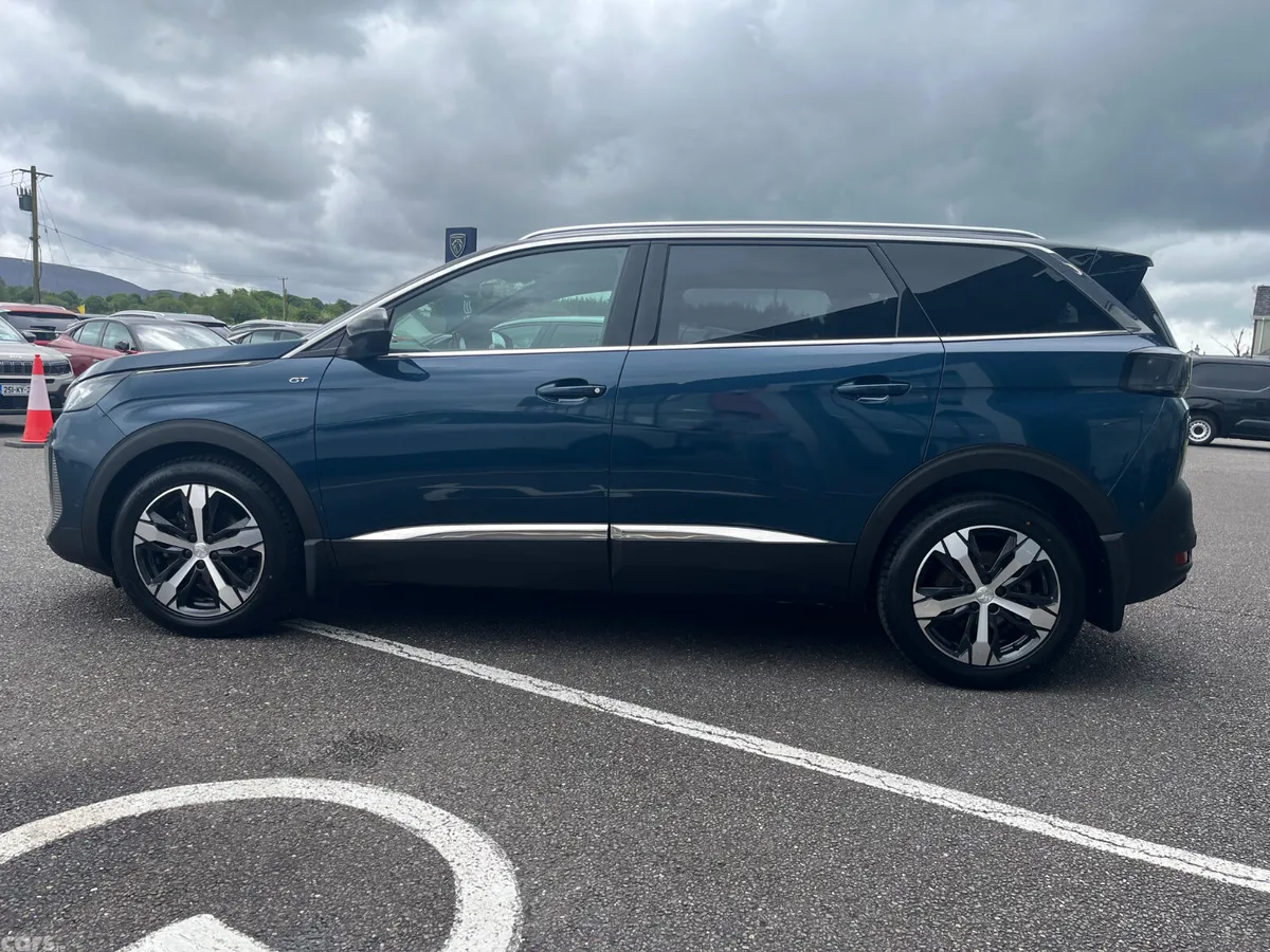 Peugeot 5008 MPV, Diesel, 2023, Blue