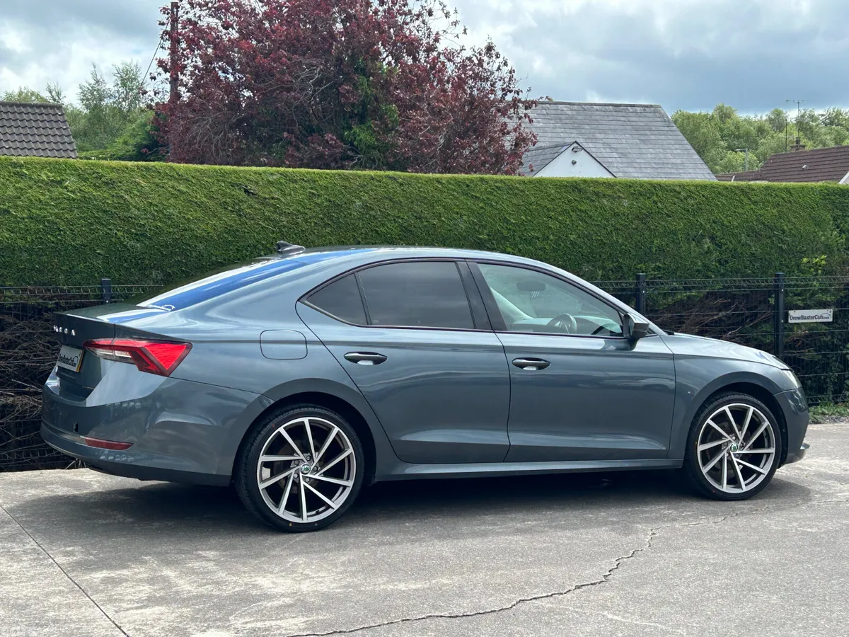 Skoda Octavia Hatchback, Petrol, 2022, Blue